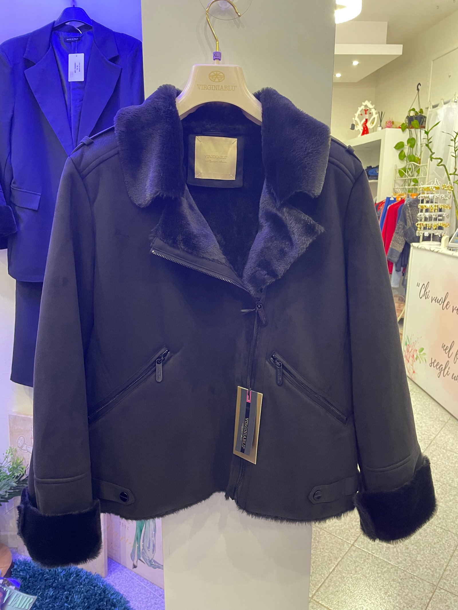 Montoncino VirginiaBlu – Caldo & Chic