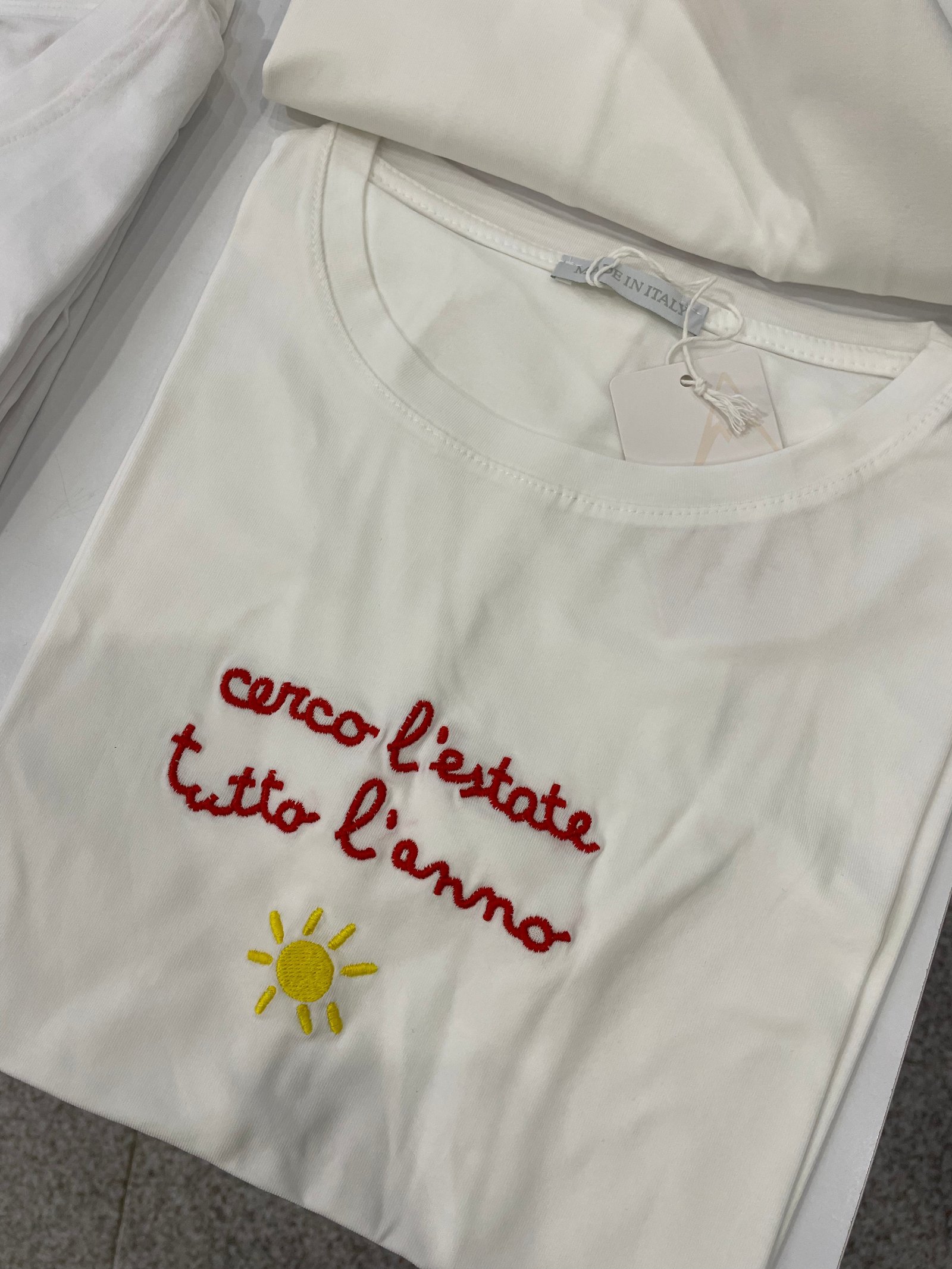 T-shirt ricamo
