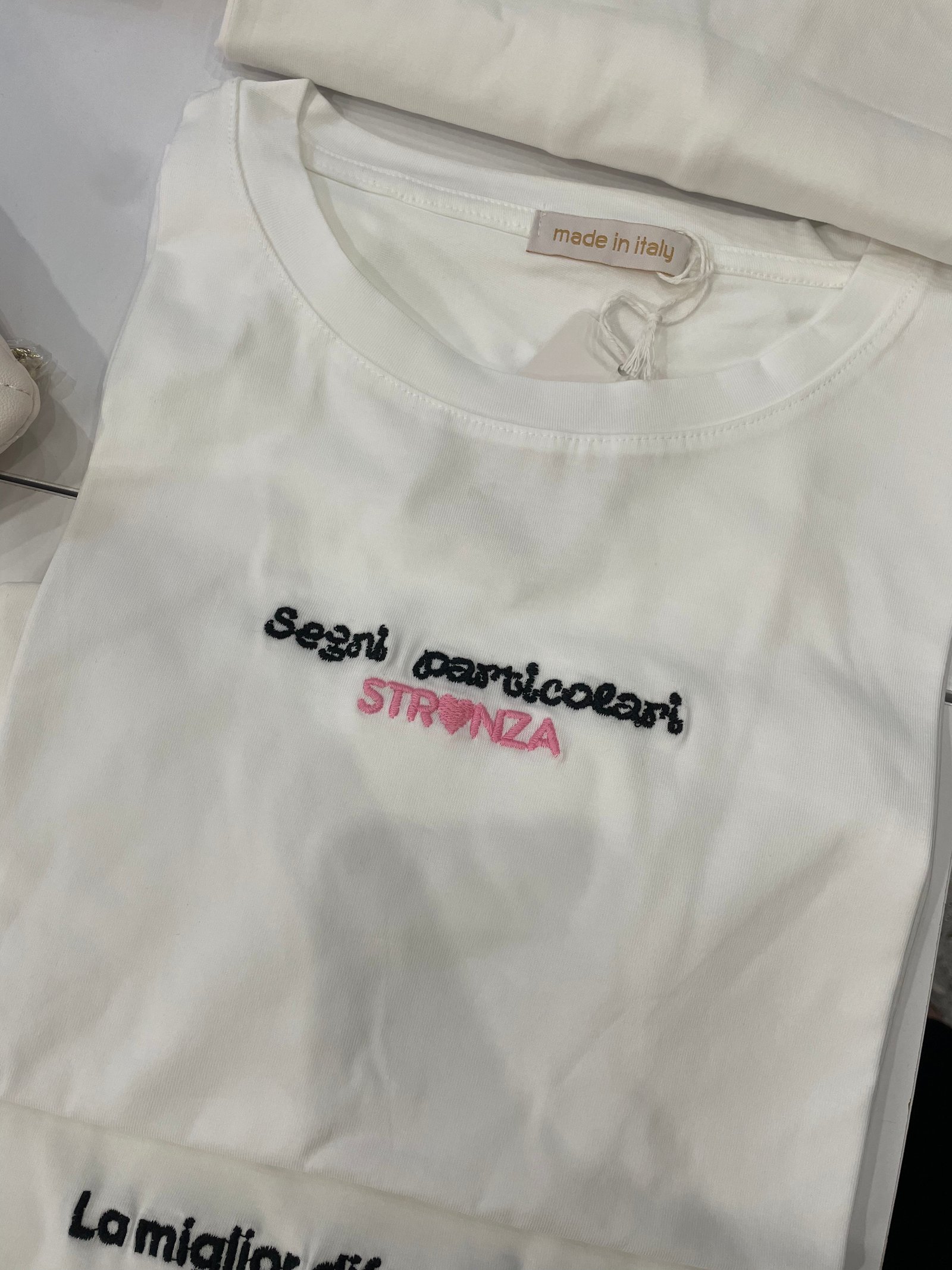 T-shirt ricamo