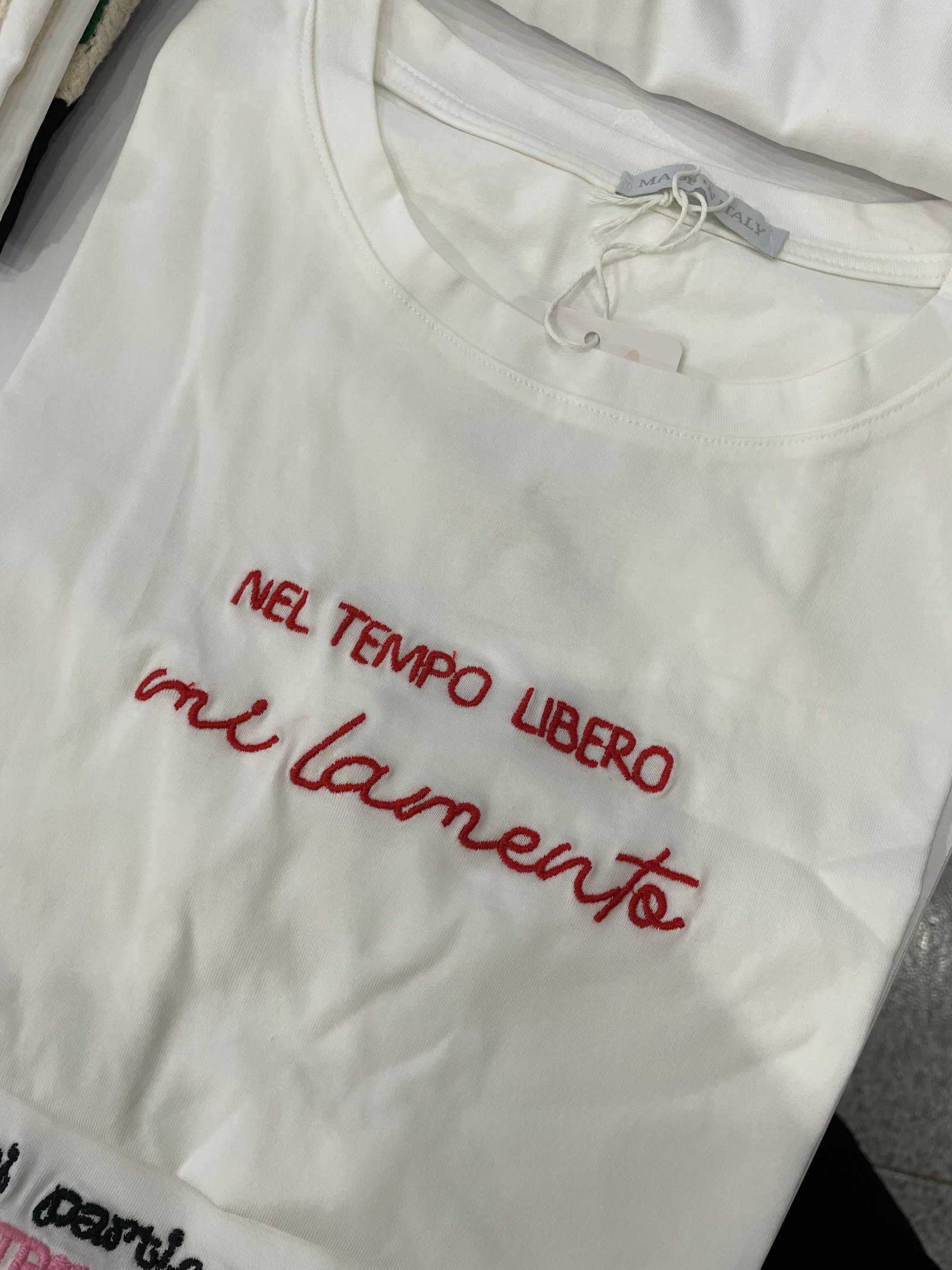 T-shirt ricamo